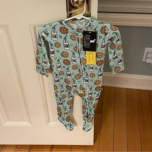 NWT Kiki + Lulu Bamboo Footie with Zipper Cookie Print - FriendChip Goals 6-9M
